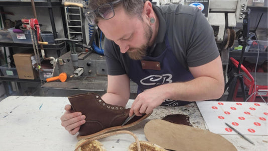 Cordonnerie de luxe au Québec : Personnalisation Red Wing et savoir-faire trépointe