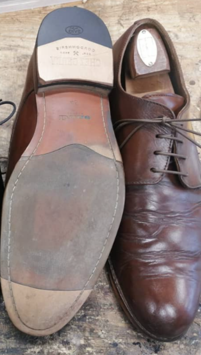 Entretiens pour chaussures talons ou protège patins